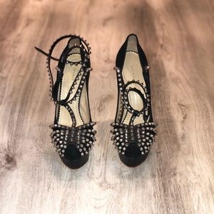 Spike pump a with ankle straps